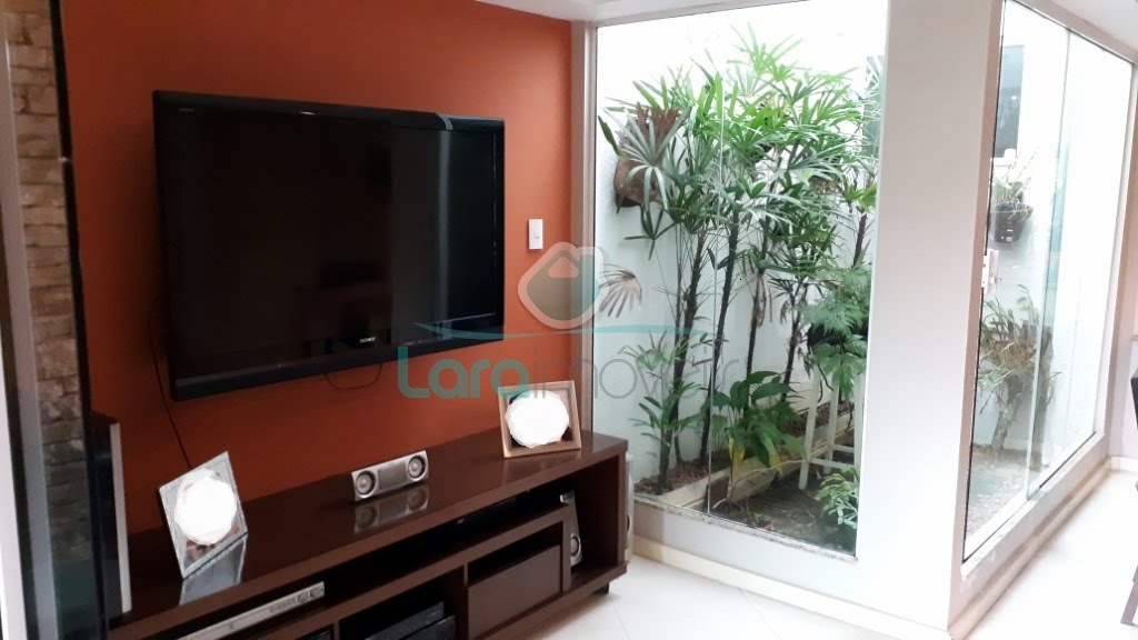Casa à venda com 4 quartos, 1 suíte, 2 vagas e 300m² no Granja dos Cavaleiros, Macaé (RJ) — foto 22 de 30