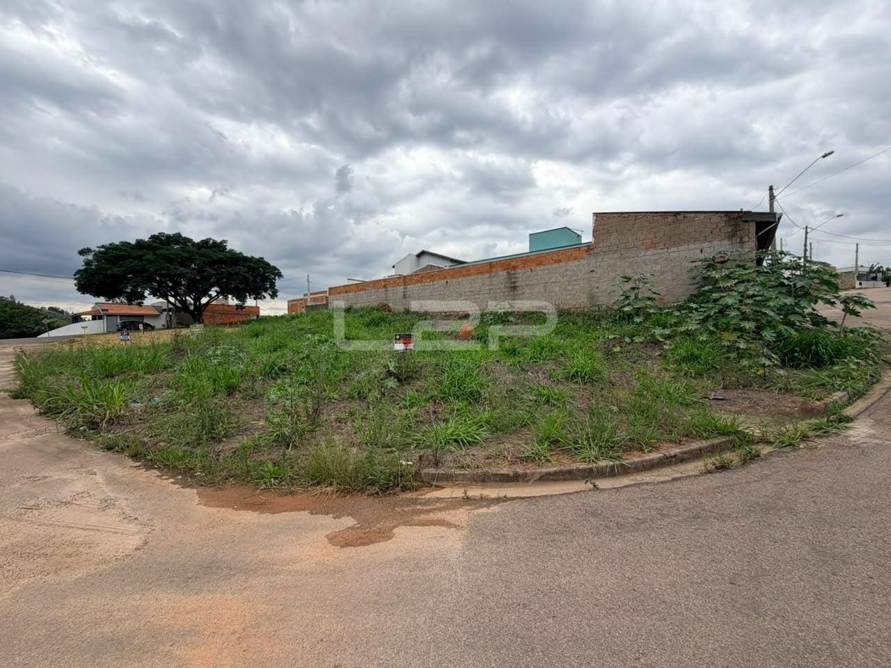 Terreno à venda com 306m² de terreno no Residencial Botânica, Itupeva — foto principal