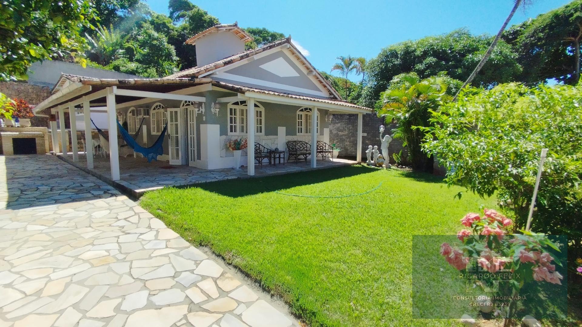 Casa à venda com 5 quartos, 3 banheiros, 3 vagas e 700m² no Costazul, Rio das Ostras — foto principal