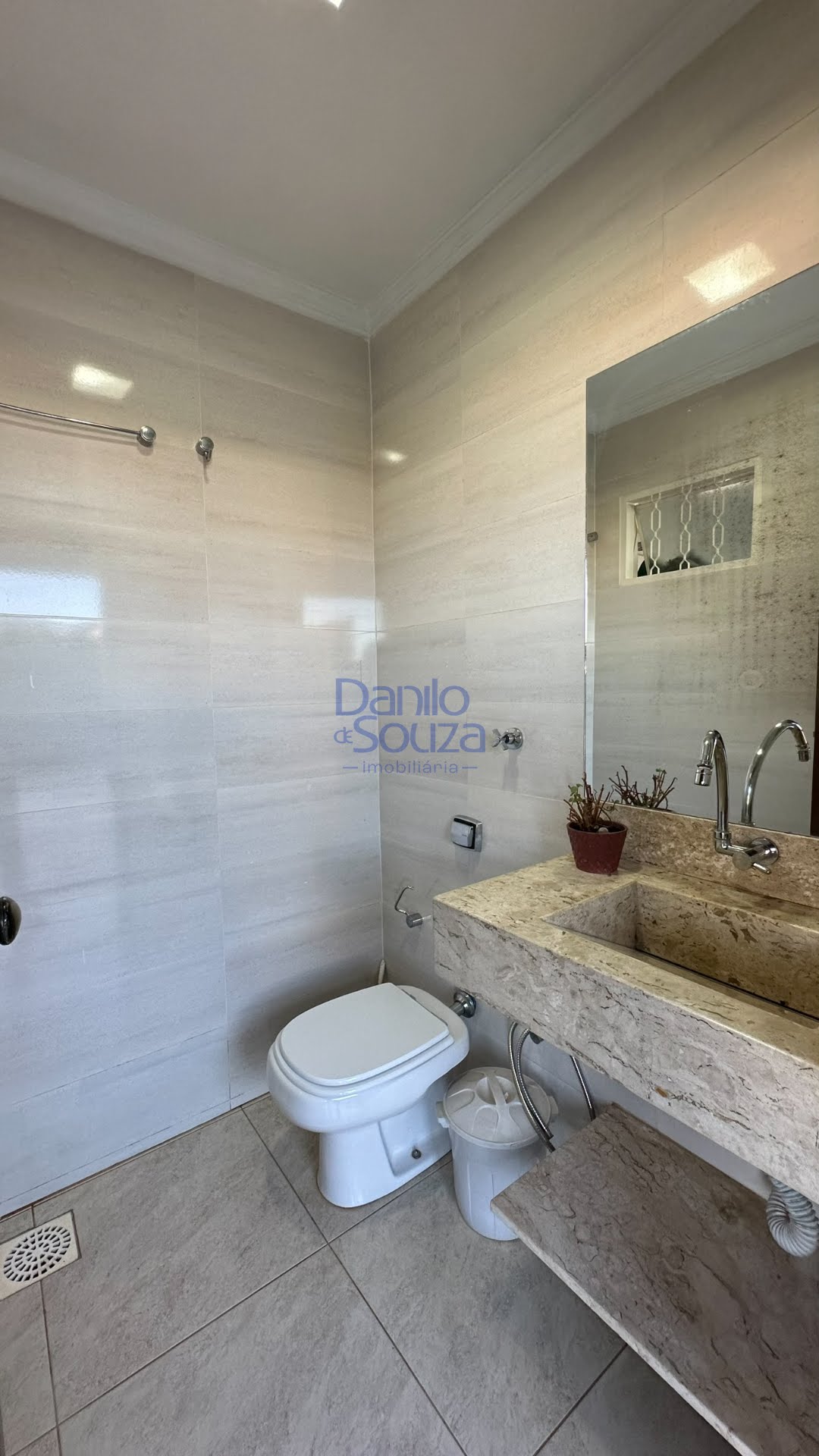 Casa à venda com 3 quartos, 1 suíte, 2 vagas e 360m² no Jardim Imperial, Araxá (MG) — foto 18 de 27