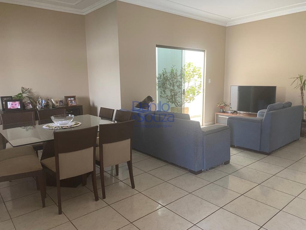 Casa à venda com 5 quartos, 2 banheiros, 2 vagas e 360m² no Veredas da Cidade, Araxá — foto principal