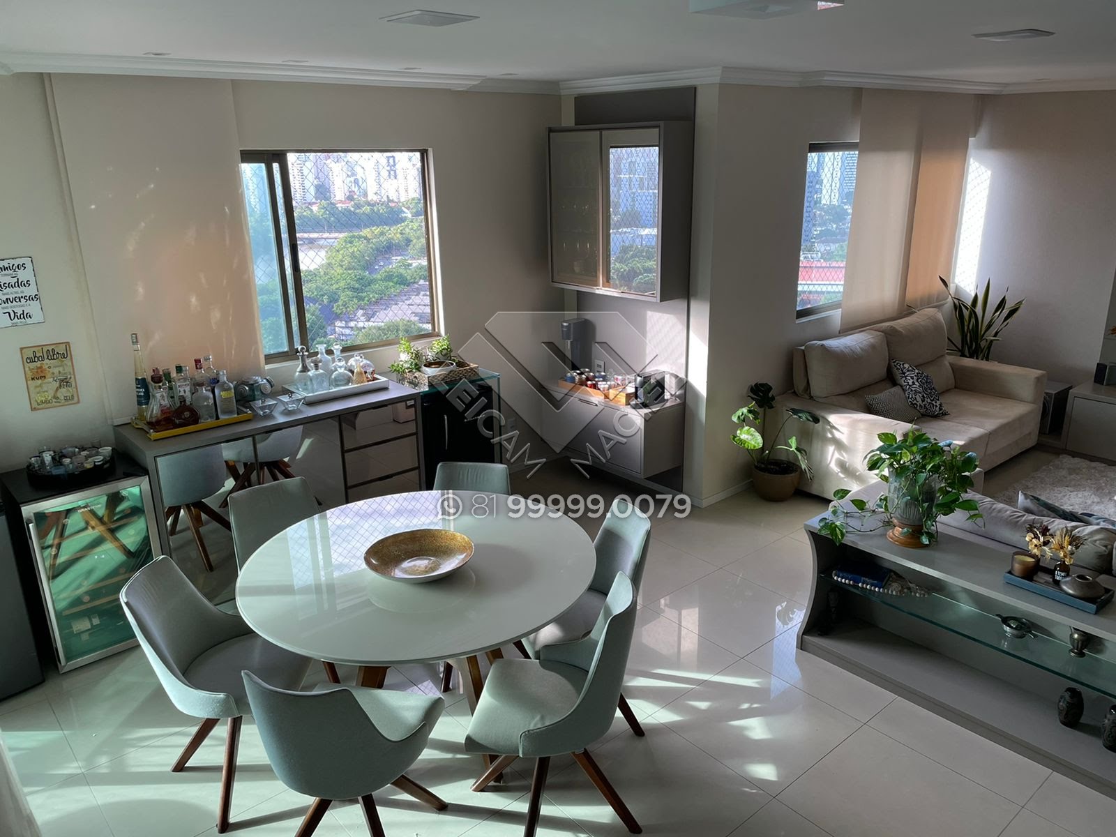 Compre Apartamento com 4 quartos,  4 Suites,  3 Vagas e 208m² na Torre Semi-Mobiliado