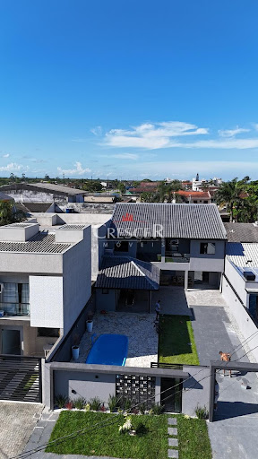Sobrado à venda com 04 dormitórios no Riviera