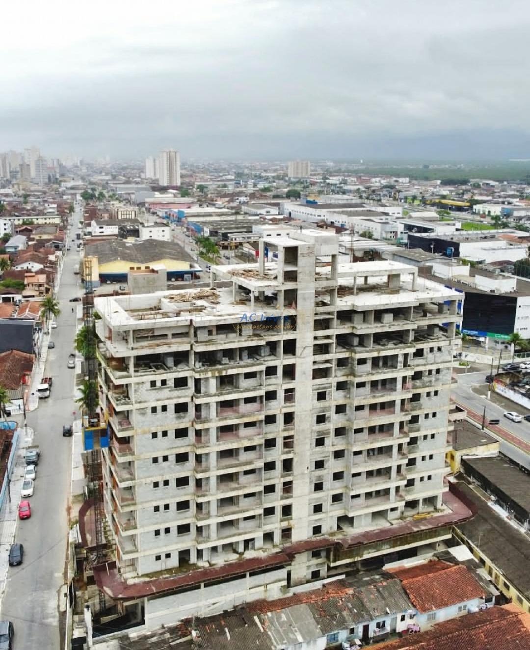 Apartamento à venda com 2 quartos, 1 banheiro, 1 vaga e 59m² no Aviação, Praia Grande — foto principal