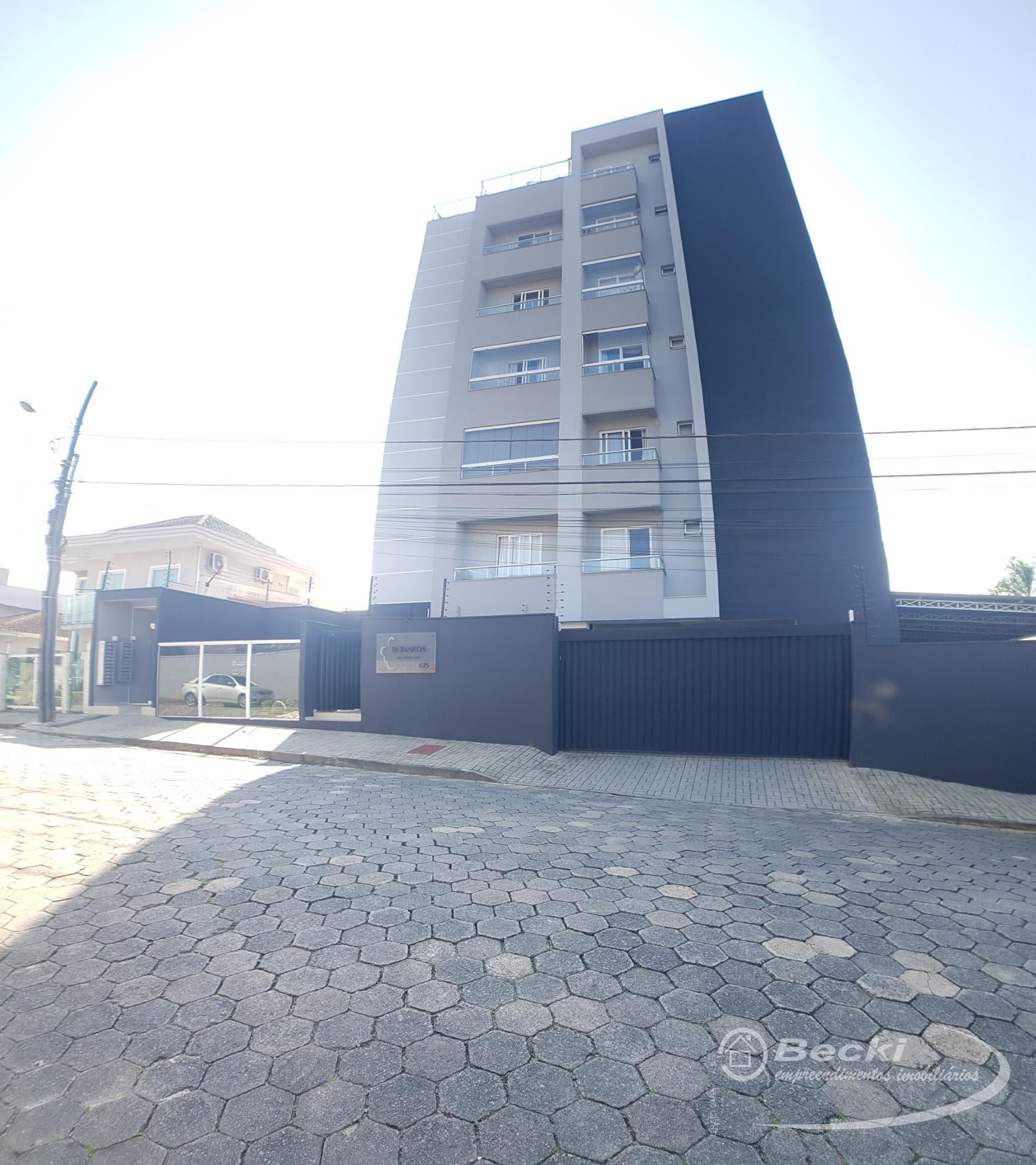 Res. Bonarda no bairro Floresta em Joinville
