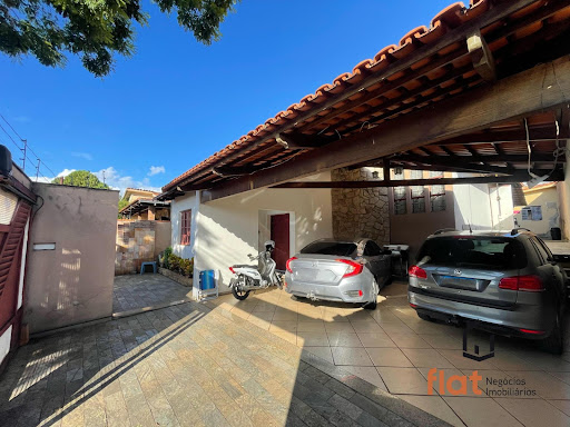 Casa à Venda no bairro São Cristóvão, Pará de Minas: 3 Quartos, 230m²