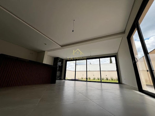 Sobrado com piscina de Condomínio em Cajuru do Sul - Sorocaba, SP - 211m2 - 3 Suítes - 4 vagas