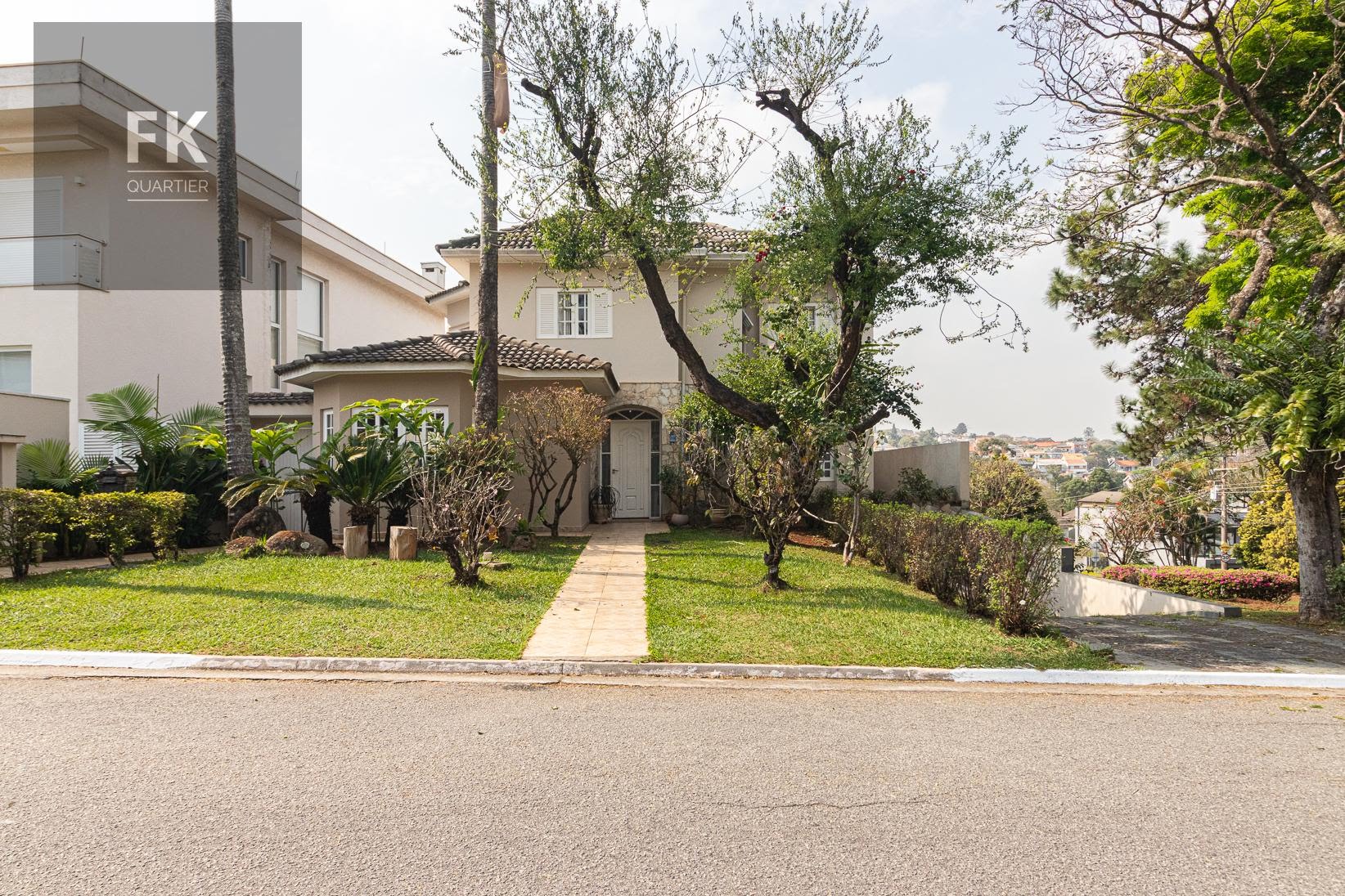 Casa à venda com 4 quartos, 7 banheiros, 4 vagas e 398m² no Alphaville, Santana de Parnaíba — foto principal