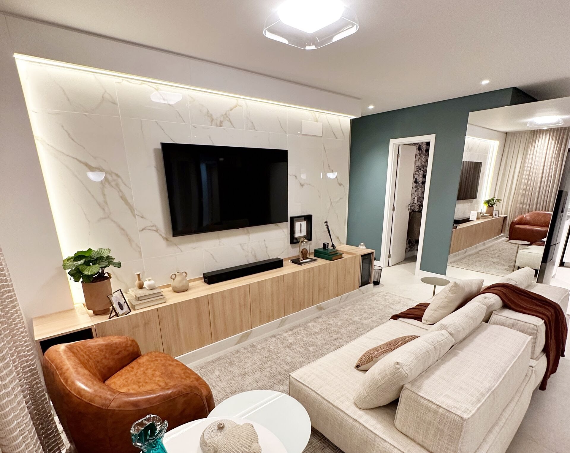 Apartamento à venda com 2 quartos, 3 banheiros, 1 vaga e 80m² no Centro, Florianópolis — foto principal