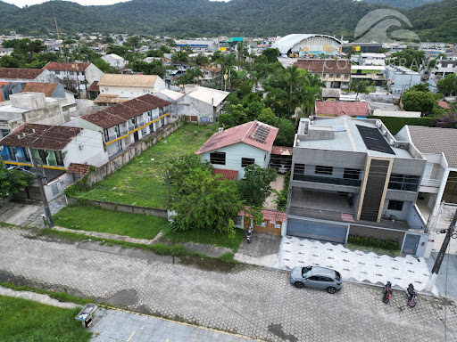 Caiobá: Sobrado 159m² de Conforto e Praticidade Ideal