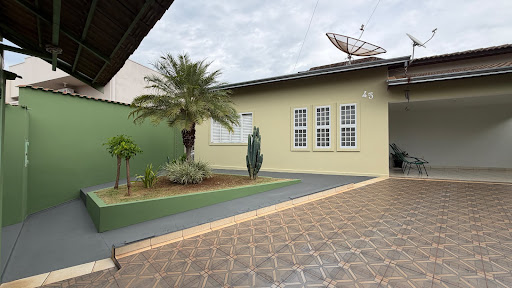 Casa à Venda no Centro de Flórida Paulista, 3 Quartos sendo uma Suíte 
