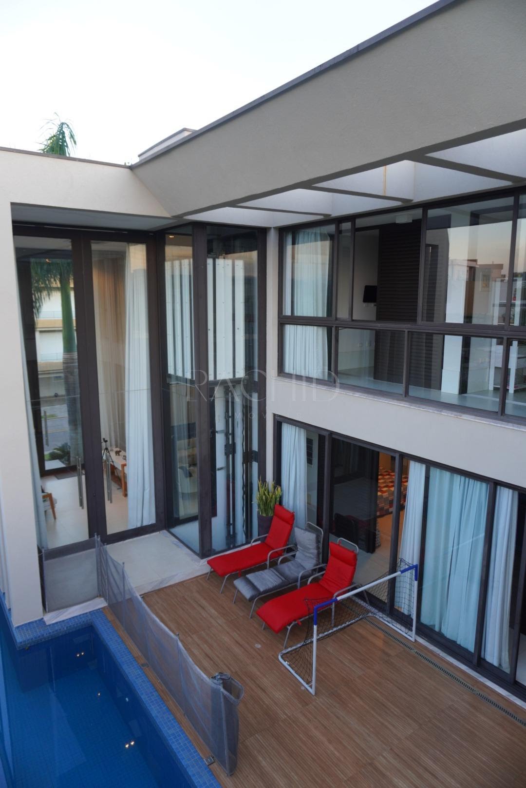 Piscina e deck de lazer