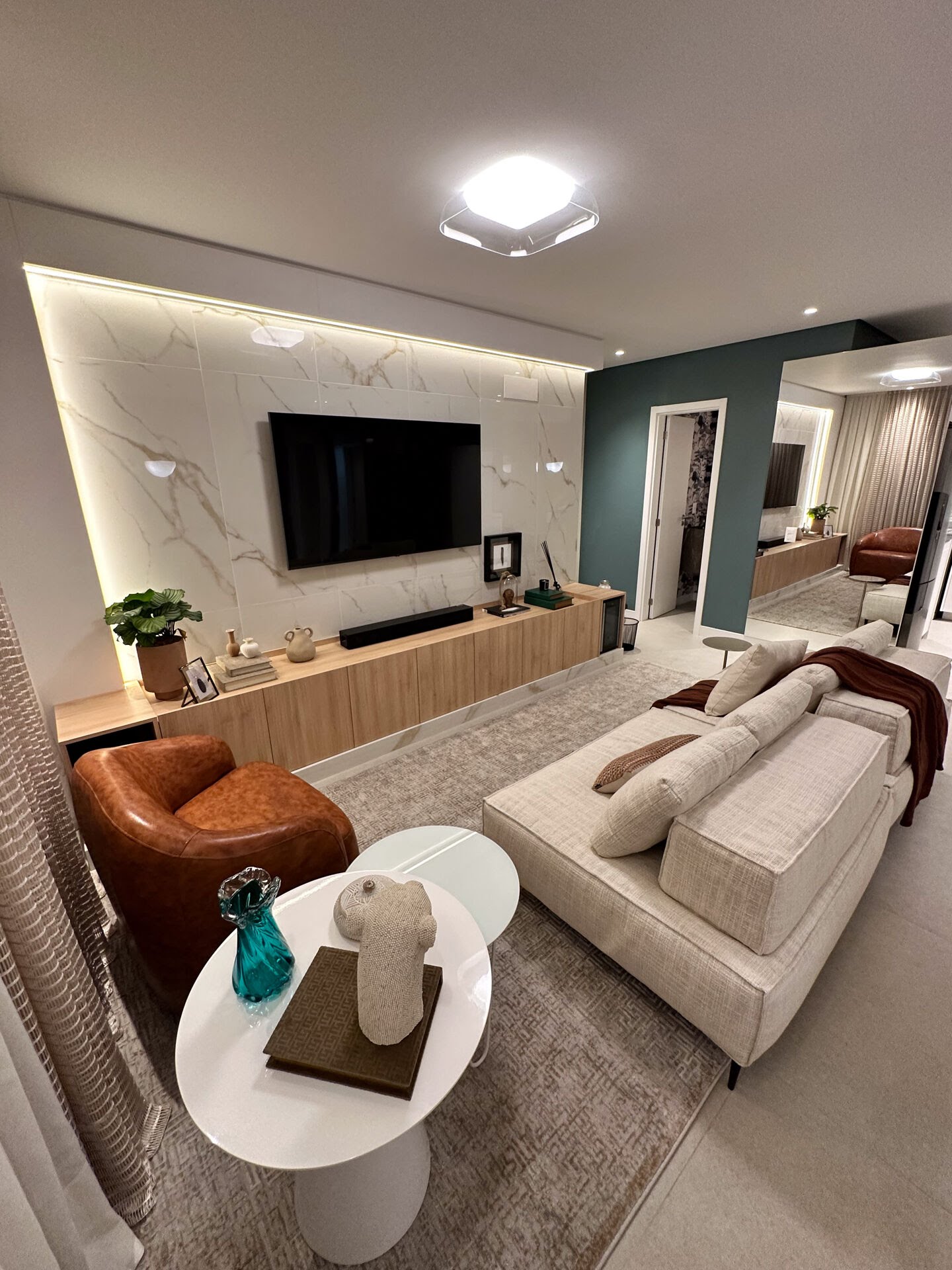 Apartamento à venda com 2 quartos, 2 suítes, 1 vaga e 80m² no Centro, Florianópolis (SC) — foto 2 de 30