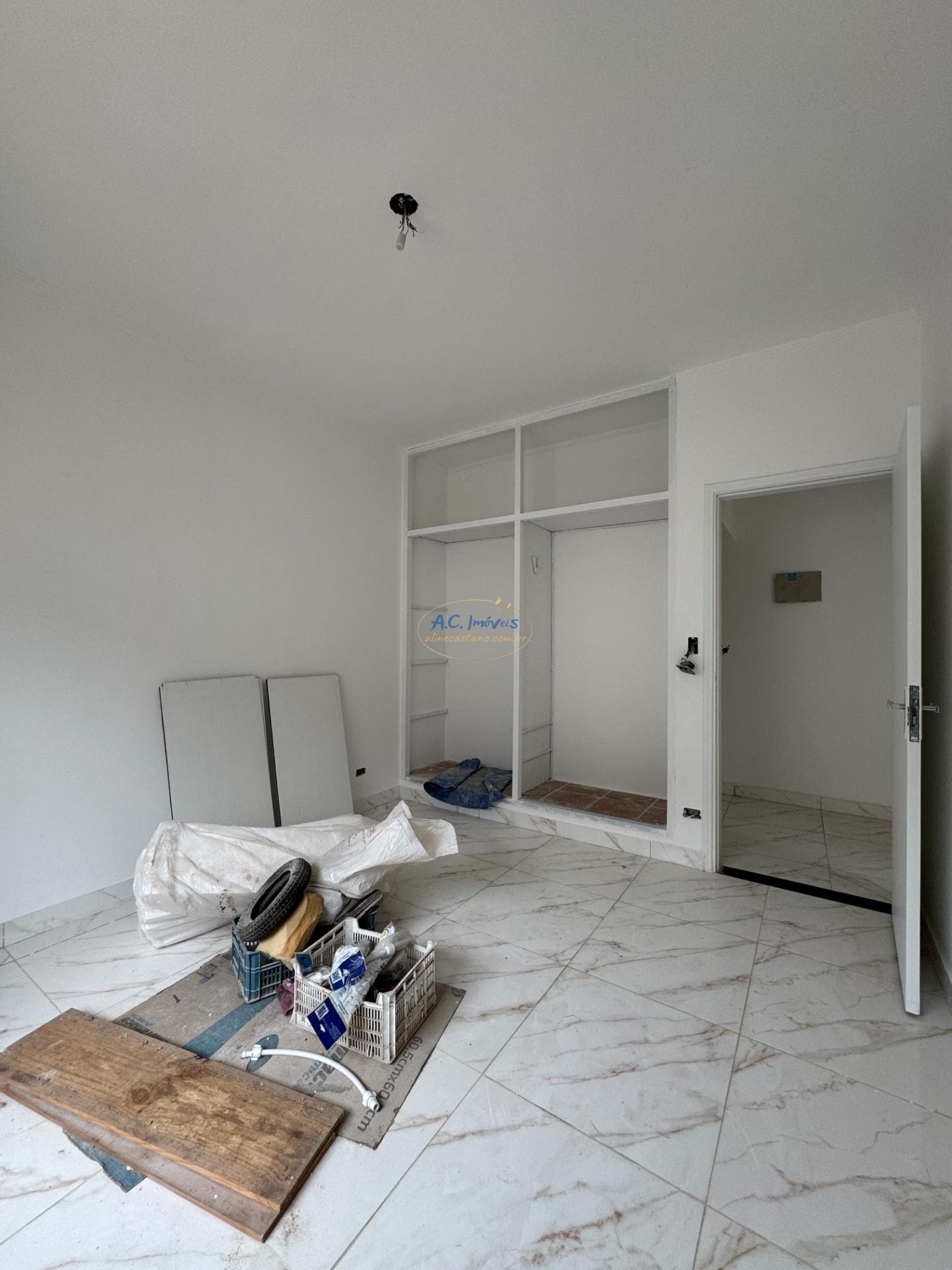 Casa à venda com 4 quartos, 3 suítes, 6 vagas e 435m² no Solemar, Praia Grande (SP) — foto 17 de 29