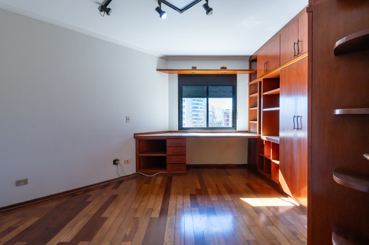 Apartamento à venda com 4 quartos, 1 suíte, 3 vagas e 163m² no Campo Belo, São Paulo (SP) — foto 23 de 30