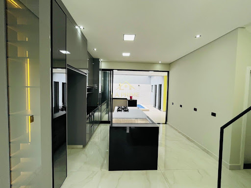 Casa em Condomínio no Jardim Eucaliptos em Sorocaba, 130m², 03 dormitórios, 01 suíte , piscina com bar molhado.