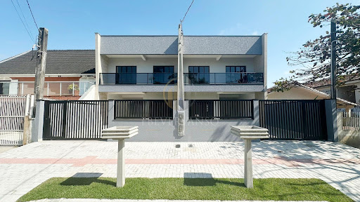 Sobrado à venda em Guaratuba: 3 suítes e 108,5m²