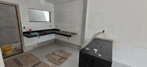 Casa à Venda em Taperapuã, Porto Seguro: 4 Suítes, 150m²