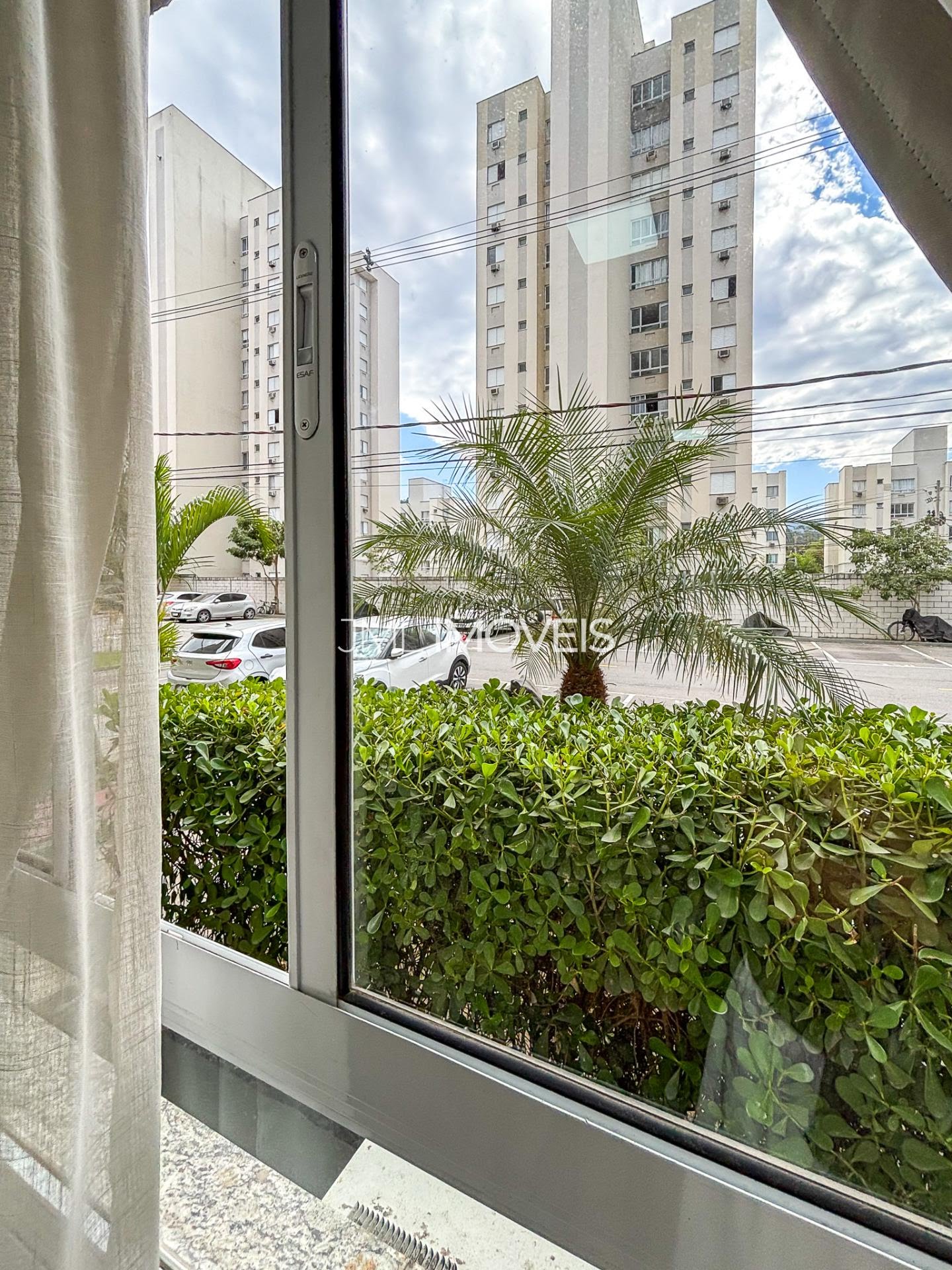 VISTA DA JANELA DA SALA