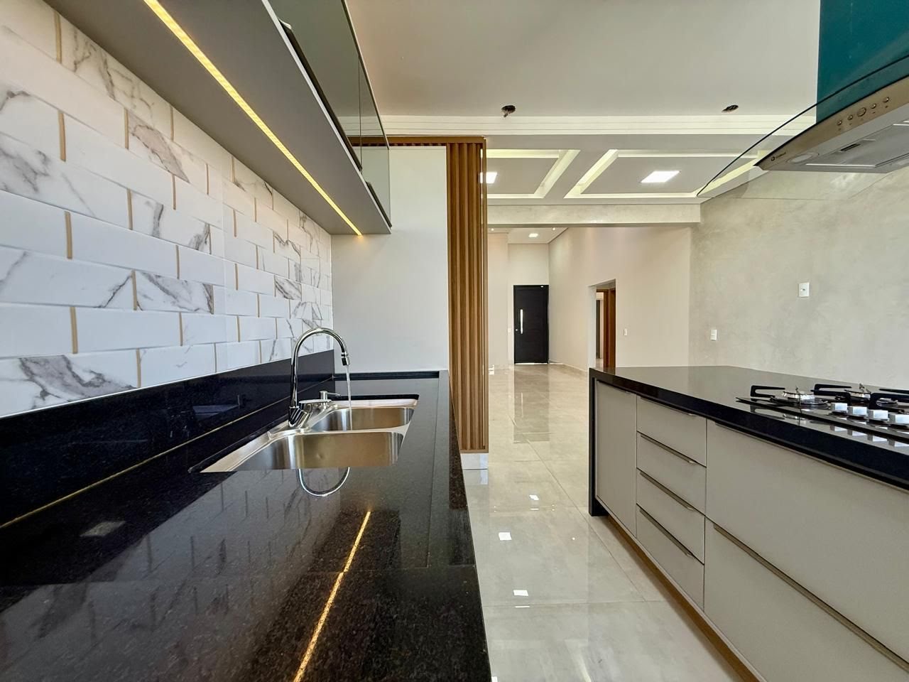 Casa à venda com 3 quartos, 3 suítes, 4 vagas e 160m² no Residencial Jatobá, Ribeirão Preto (SP) — foto 9 de 28