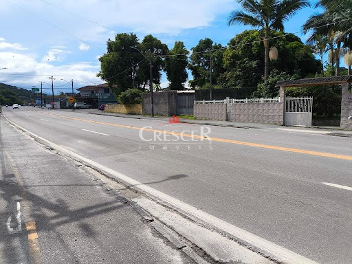 Casa com amplo terreno a venda no Sertãozinho