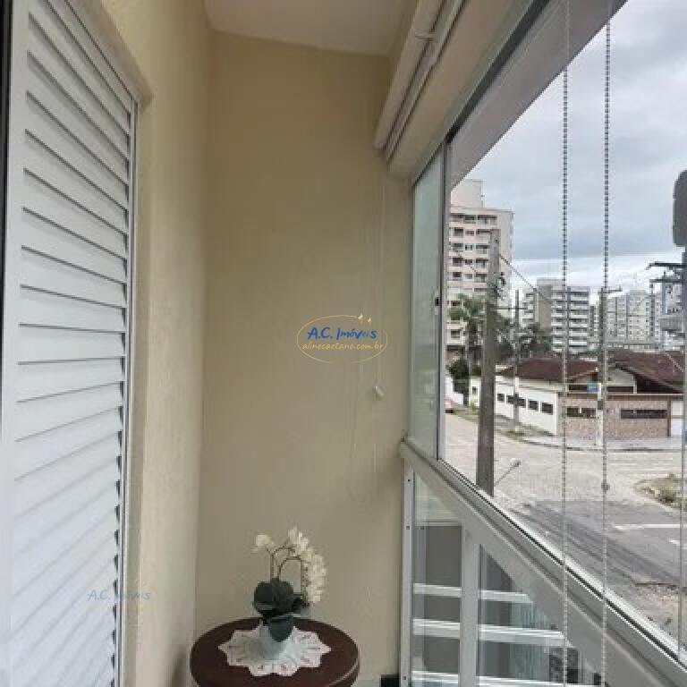 Casa à venda com 3 quartos, 2 banheiros, 2 vagas e 105m² no Guilhermina, Praia Grande — foto principal
