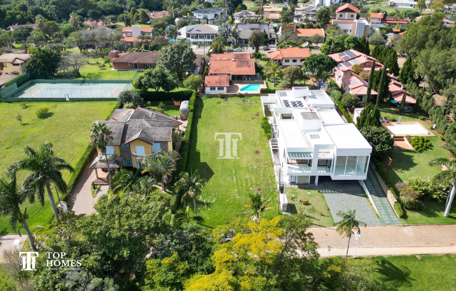 Terreno frente ao lago à venda no condomínio Portal da Concórdia em Cabreúva/SP