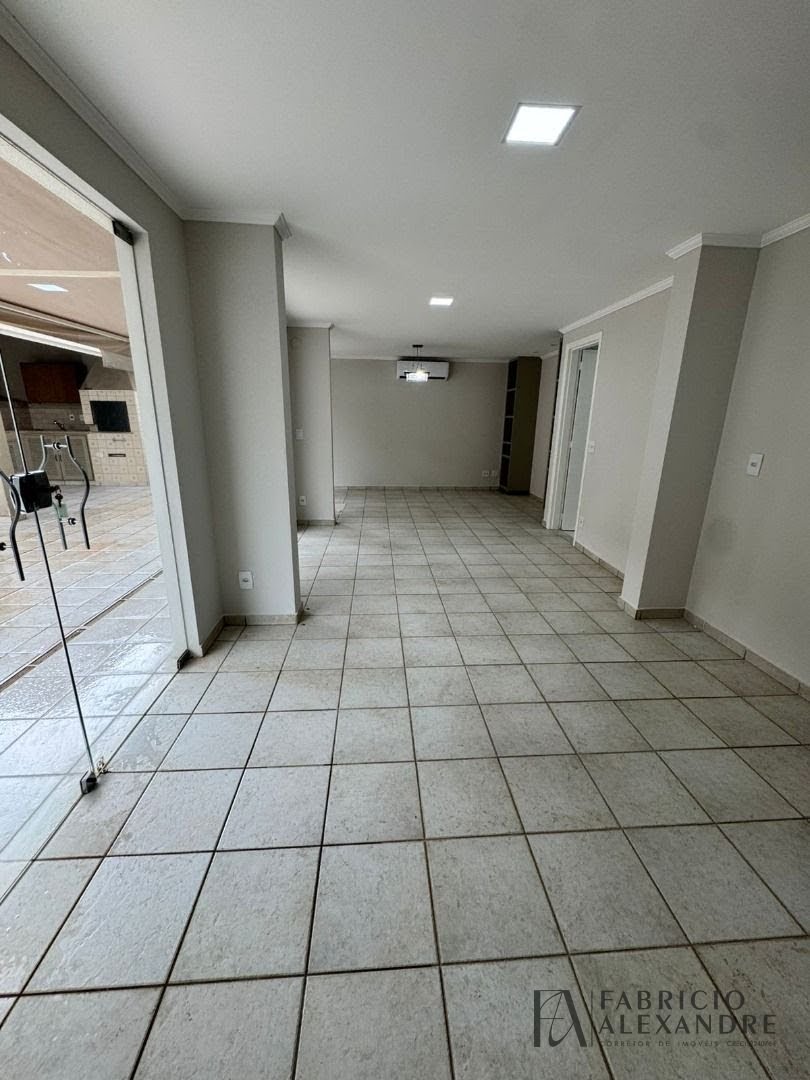 Casa à venda com 4 quartos, 4 suítes, 4 vagas e 210m² no Green Village I, São José do Rio Preto (SP) — foto 3 de 8