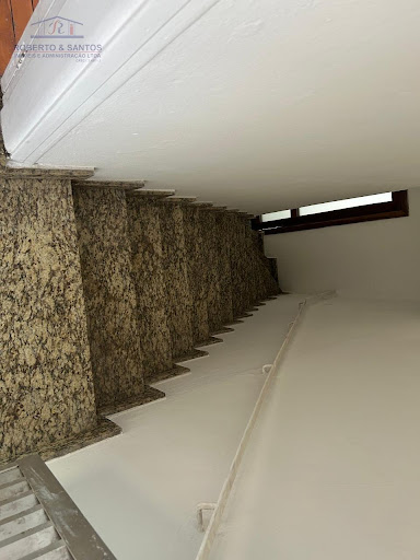 Escadas para os dormitórios