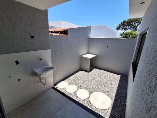 Encante-se com esta excelente oportunidade em Jardim Campomar, Rio das Ostras! Um imóvel pensado para quem busca conforto, praticidade e uma localização estratégica, perfeito para viver com qualidade 