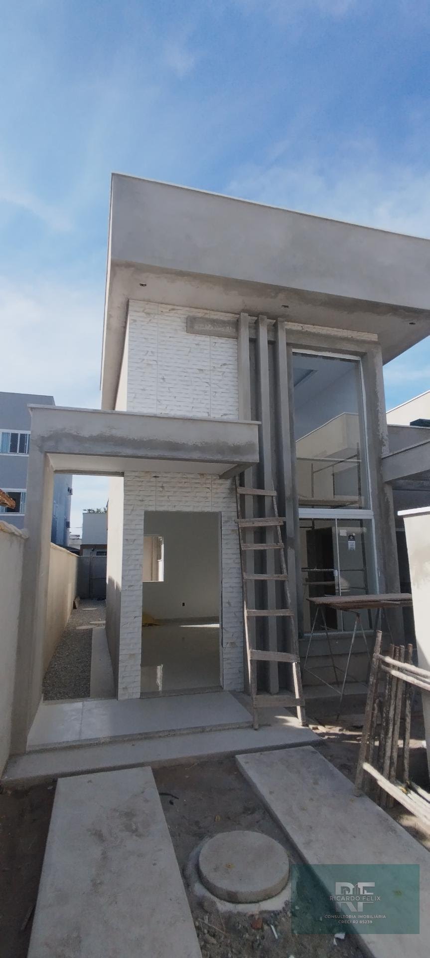 Casa à venda com 3 quartos, 2 banheiros, 2 vagas e 90m² no Jardim Mariléa, Rio das Ostras — foto principal