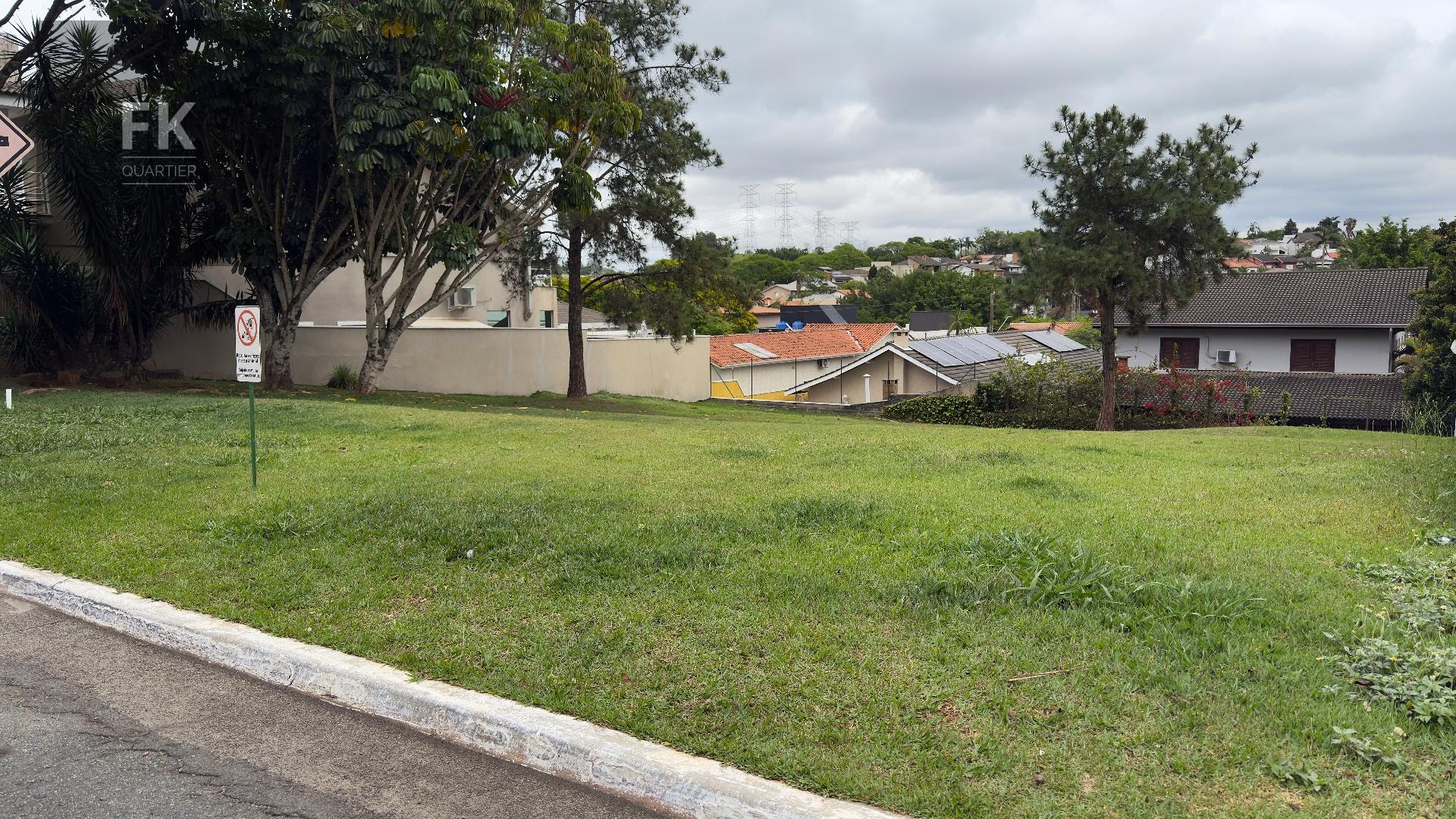 Terreno à venda com 420m² de terreno no Alphaville, Santana de Parnaíba — foto principal