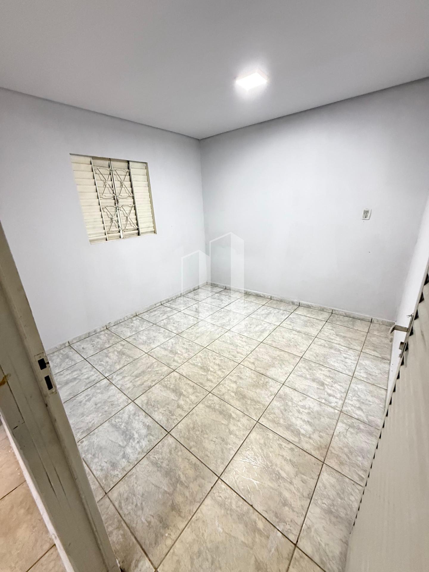 Casa para alugar com 3 quartos, 1 banheiro, 2 vagas e 80m² no Parque Oeste Industrial, Goiânia (GO) — foto 7 de 12