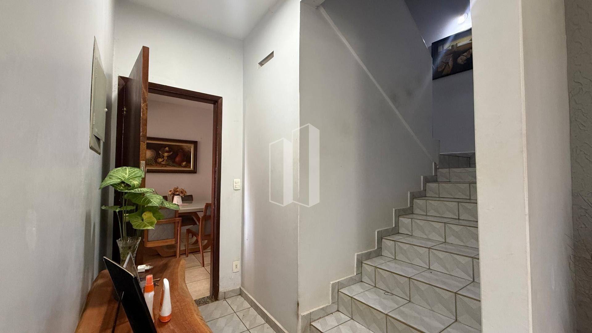 Casa à venda com 4 quartos, 3 suítes, 2 vagas e 224m² no Jardim América, Goiânia (GO) — foto 9 de 16