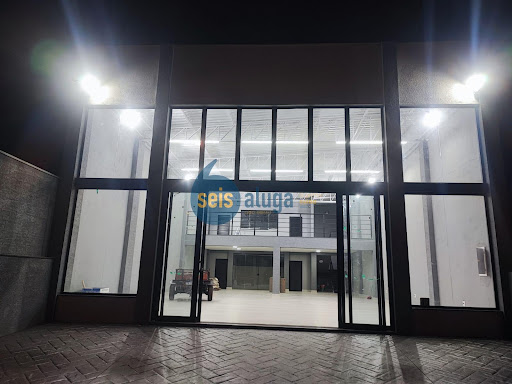 Salão Comercial para Locação em Jardim Alphacenter, SBO