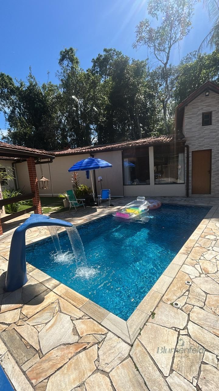Casa à venda com 5 quartos, 2 banheiros, 4 vagas e 200m² no Guaratuba, Bertioga (SP) — foto 2 de 23