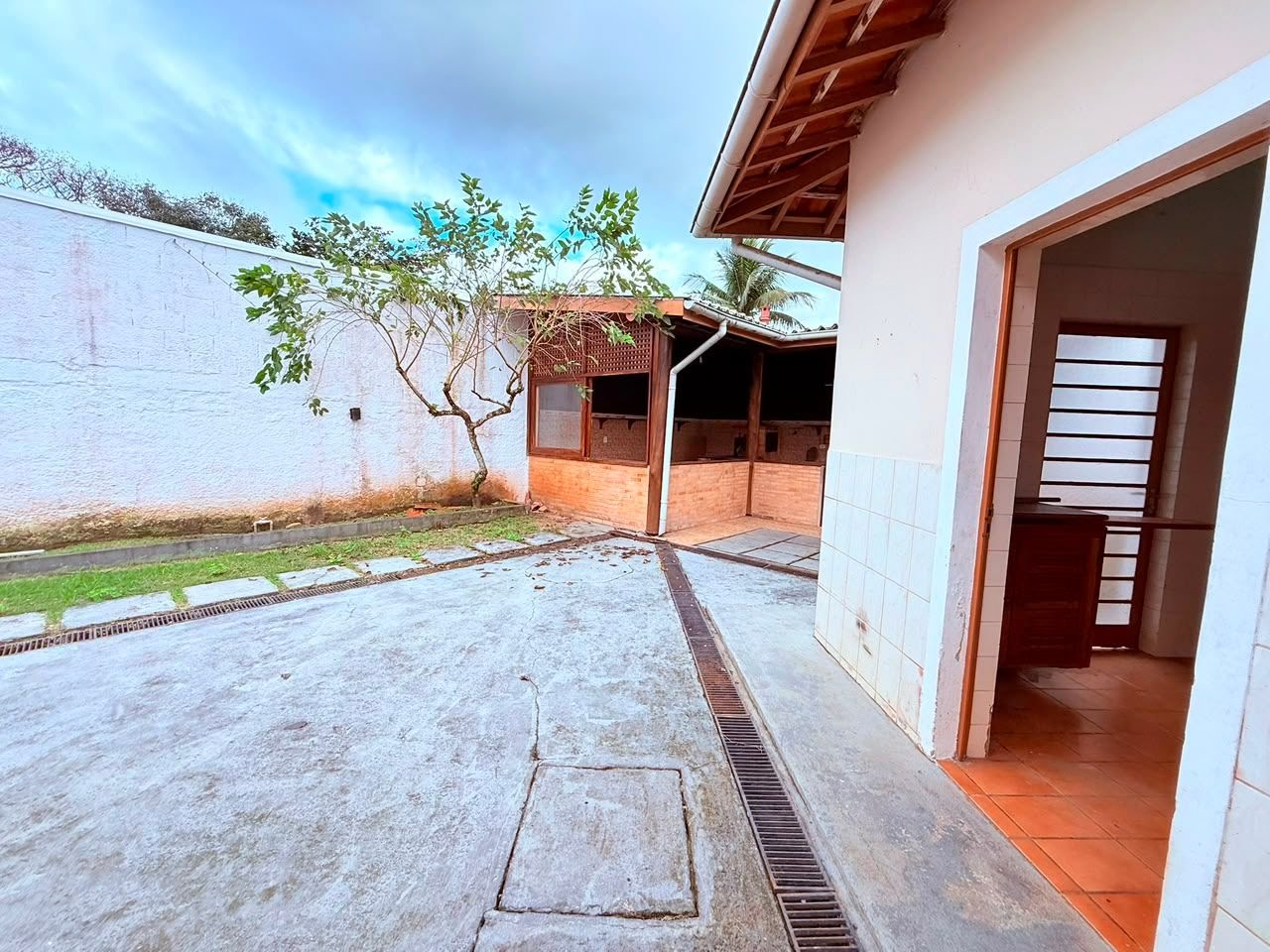 Casa à venda com 3 quartos, 3 banheiros, 4 vagas e 900m² no Jardim Carolina, Ubatuba (SP) — foto 3 de 17
