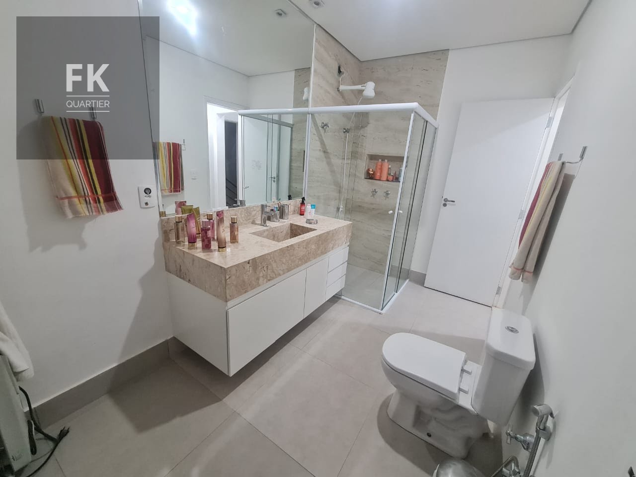 Casa à venda com 3 quartos, 3 suítes, 4 vagas e 266m² no Suru, Santana de Parnaíba (SP) — foto 15 de 26