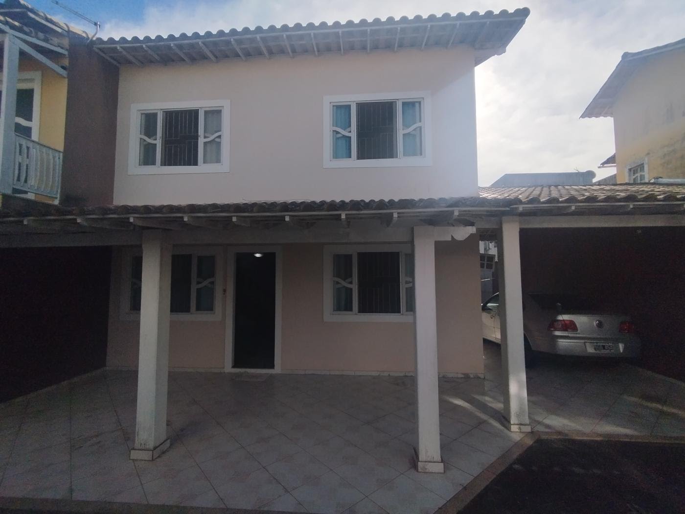Casa à venda com 3 quartos, 2 banheiros, 2 vagas e 130m² no Jardim Mariléa, Rio das Ostras — foto principal