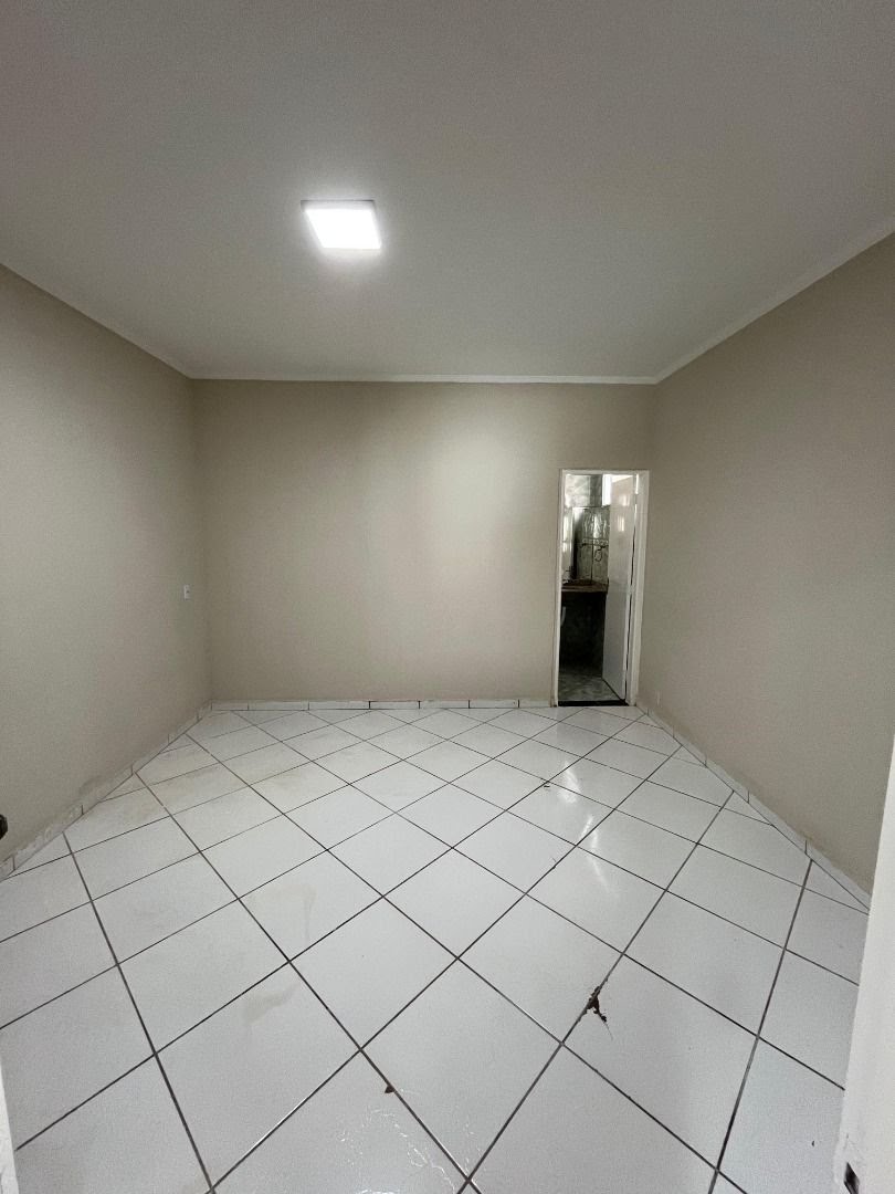 Casa à venda com 3 quartos, 2 suítes, 4 vagas e 178m² no Parque Residencial Cândido Portinari, Ribeirão Preto (SP) — foto 8 de 11