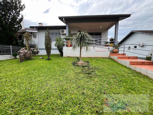 Ampla residência com piscina e terreno de 1.710 m² à venda no Bairro Alto Jacuí – Espumoso/RS