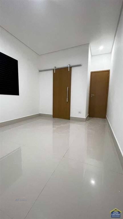 Casa à venda com 3 quartos, 2 suítes, 2 vagas e 115m² no Vilamar, Praia Grande (SP) — foto 8 de 18
