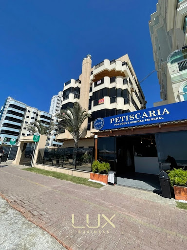 Apartamento pé na areia em Meia Praia  -  Itapema