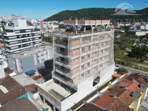 Garden c/ Piscina Exclusiva em Caiobá: Sofisticação e Padrão
