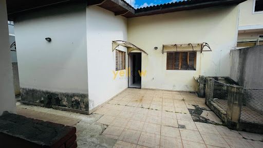 Casa comercial em Vila Flora Regina, Arujá: 4 dormitórios, 2 suítes, 3 banheiros. Aluguel por R$ 7.000/mês.