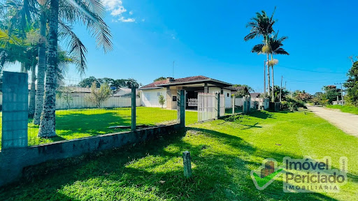 Casa à venda em Itapoá: 3 dormitórios e suíte | 93m²