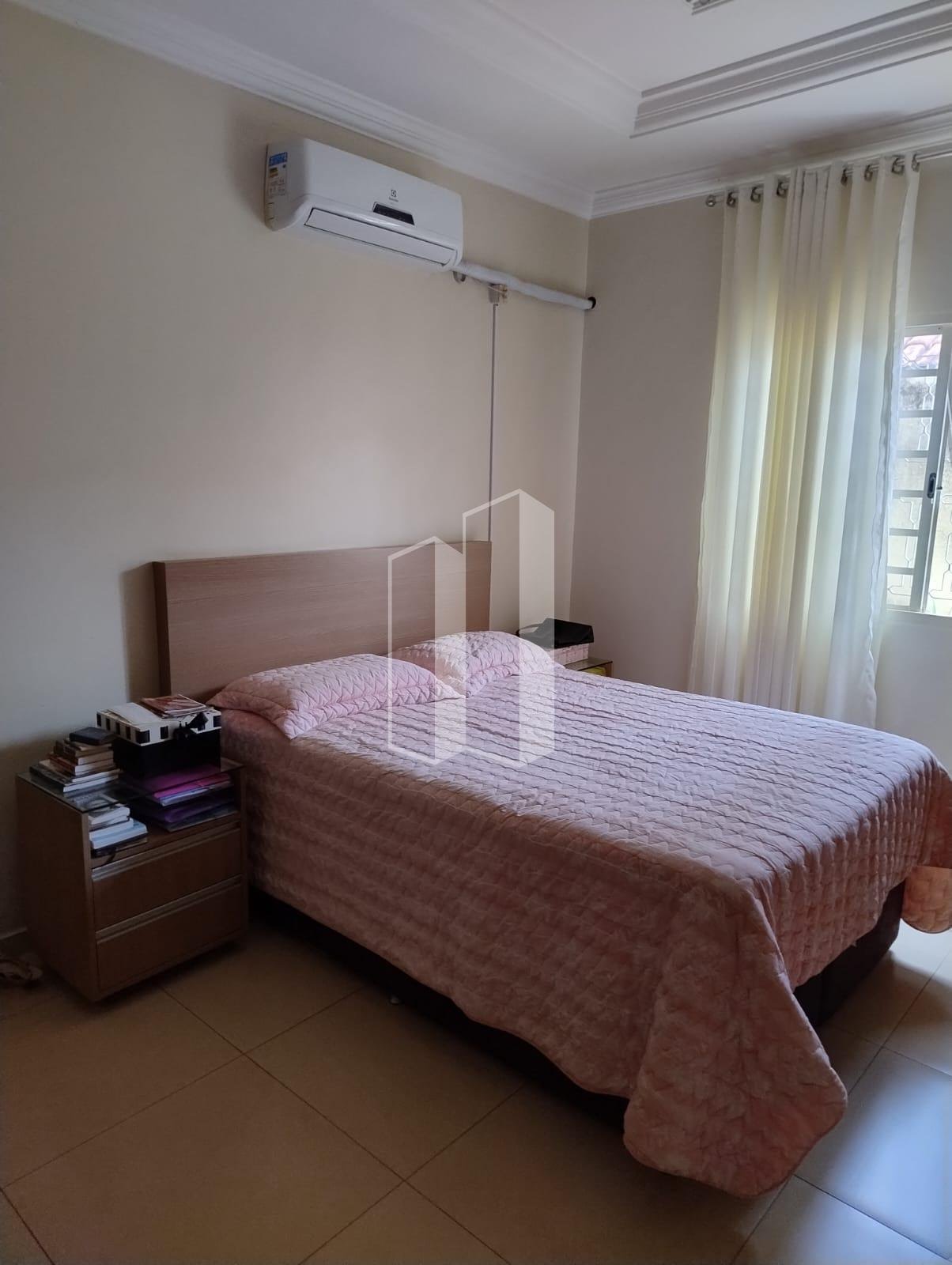 Casa à venda com 3 quartos, 2 suítes, 4 vagas e 320m² no Setor Sudoeste, Goiânia (GO) — foto 4 de 7