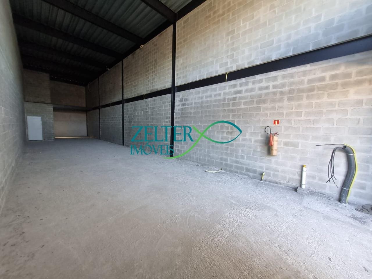 Comercial para alugar com 4 vagas e 130m² no Irajá, Rio de Janeiro — foto principal