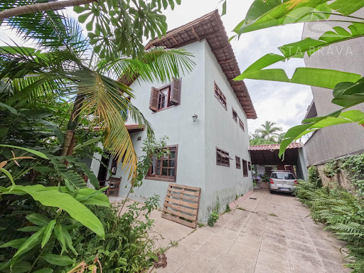Caiobá: Sobrado 159m² de Conforto e Praticidade Ideal