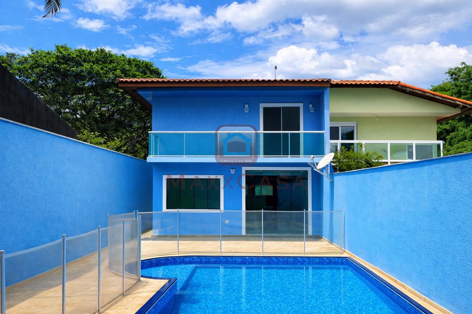 Sobrado com piscina 